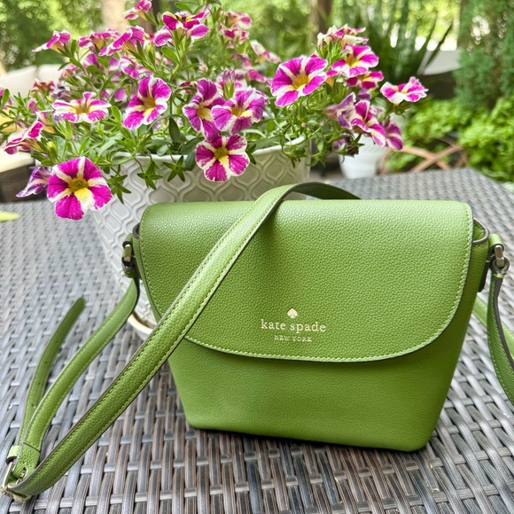 Meet your Posher, Deborah - Picture 2 of 5